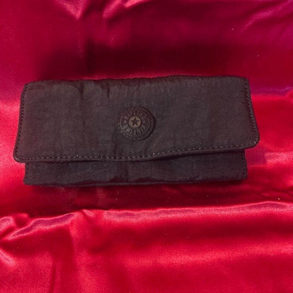 Kipling Money‎ Land Snap Wallet in blacklight weight, bifold-style snap closure